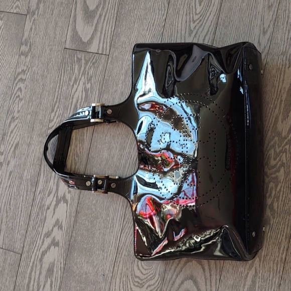 Beautiful shoulder bag by Tory Burch 🌼☘️🍀 - Picture 4 of 12